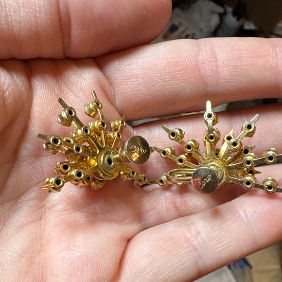 Vintage gold Coro Pink Crystal screw back Earrings - Picture 4 of 7